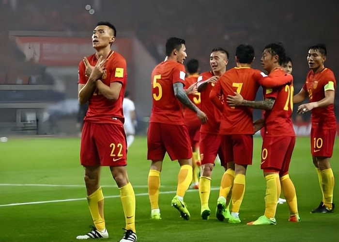 吴曦伤退申花遭压制 杨皓宇失误成关键转折点