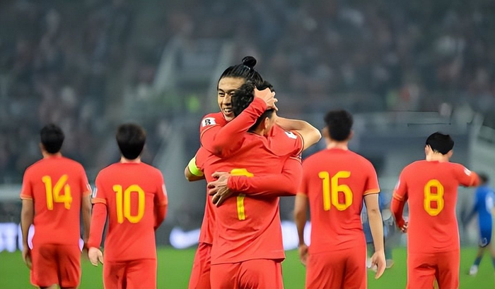 吴曦伤退申花遭压制 杨皓宇失误成关键转折点