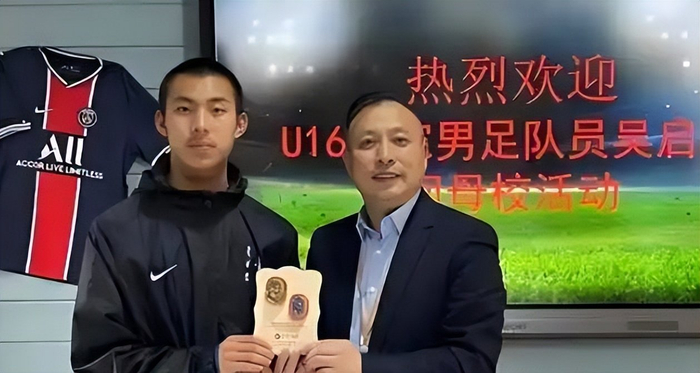 吴曦伤退申花遭压制 杨皓宇失误成关键转折点