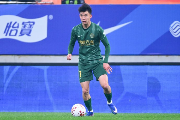 浙江队逆转取胜王钰栋双响 米特里策成关键先生