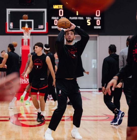 火箭申京复出迎战湖人 西部第三争夺战一触即发