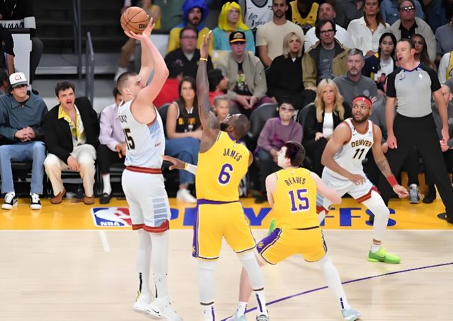 NBA常规赛收官战：雷霆马刺争夺榜首 掘金湖人火