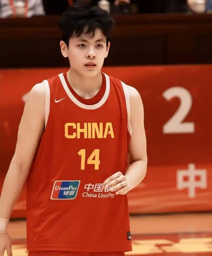 中国女篮5个月封闭集训引争议 球员离队质疑训练